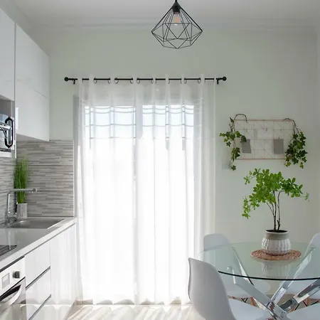 Penthouse Walking Distance To The Beach *