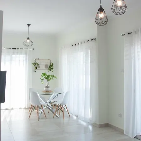 Penthouse Walking Distance To The Beach *