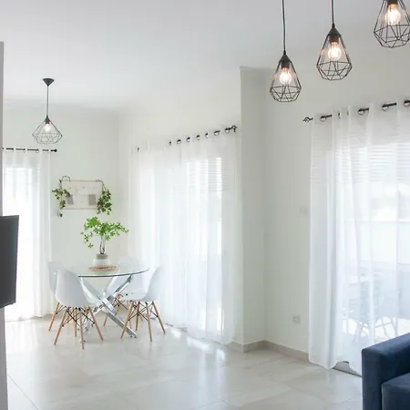 Penthouse Walking Distance To The Beach Διαμέρισμα *