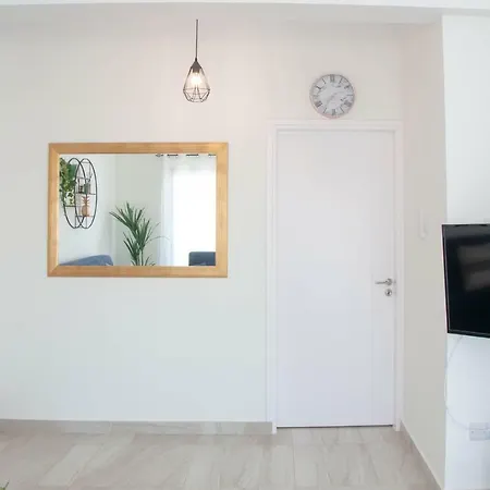 Διαμέρισμα Penthouse Walking Distance To The Beach *