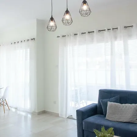Penthouse Walking Distance To The Beach Διαμέρισμα *
