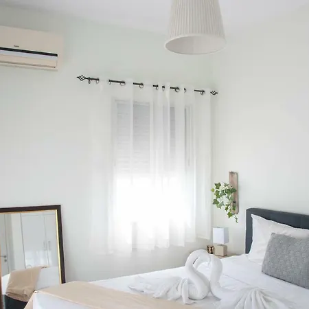 Penthouse Walking Distance To The Beach